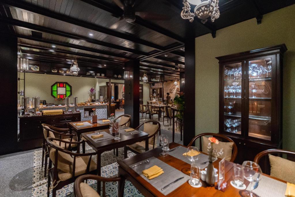 Little Riverside Hoi An . A Luxury Hotel & Spa Экстерьер фото The interior of the restaurant