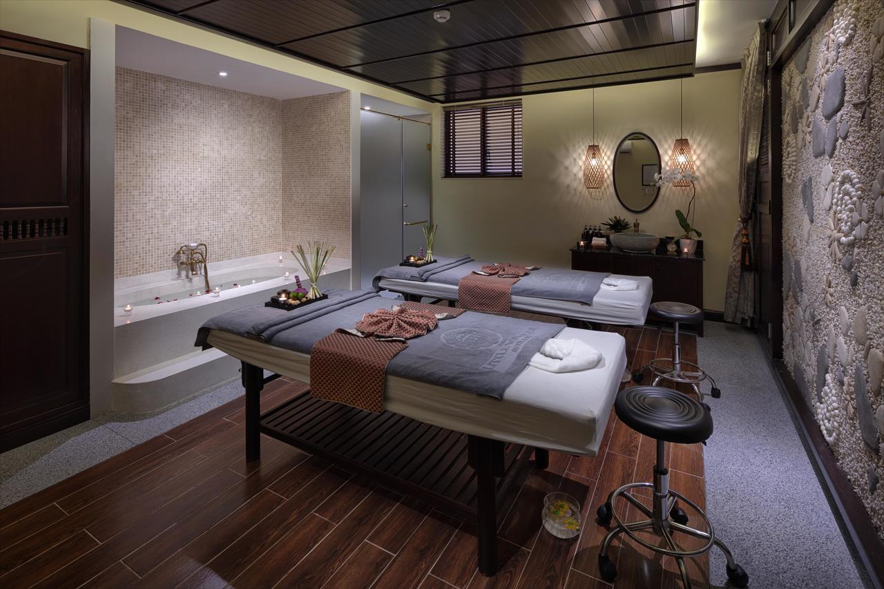 Little Riverside Hoi An . A Luxury Hotel & Spa Экстерьер фото A spa treatment room