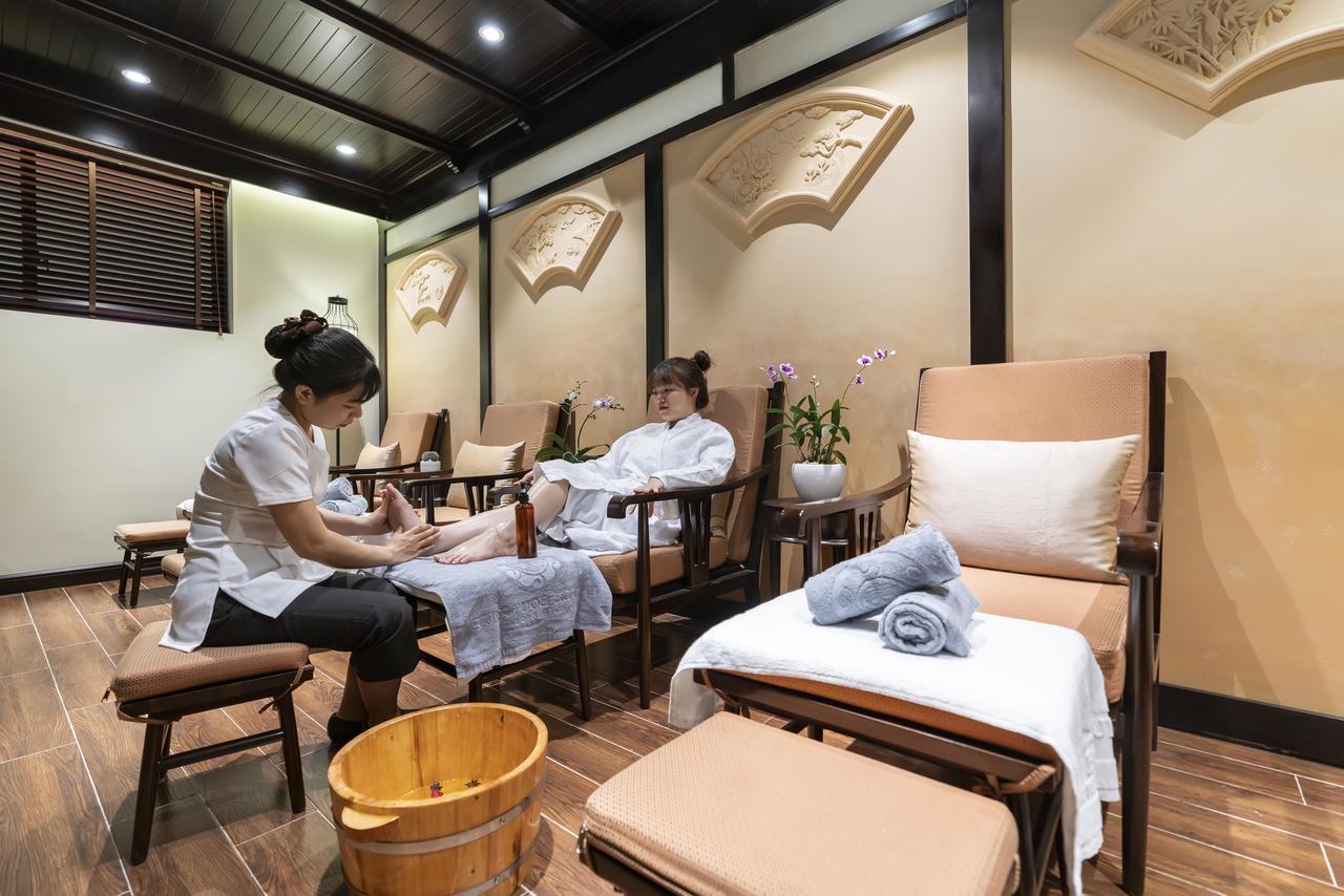 Little Riverside Hoi An . A Luxury Hotel & Spa Экстерьер фото Thai foot massage