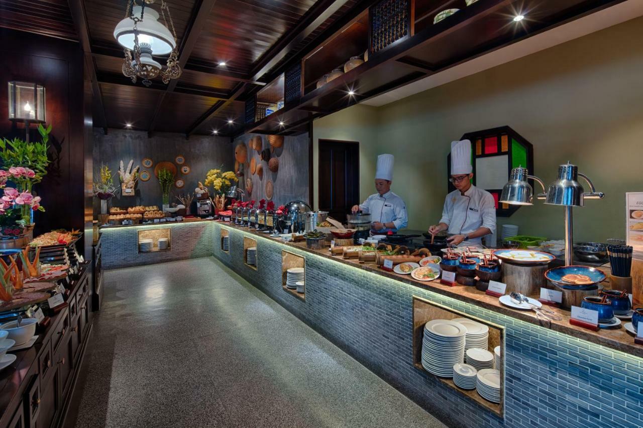 Little Riverside Hoi An . A Luxury Hotel & Spa Экстерьер фото The buffet at the restaurant