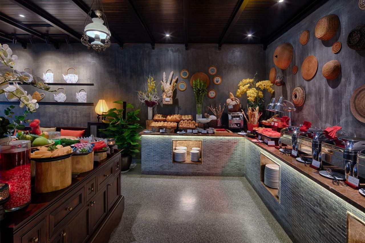 Little Riverside Hoi An . A Luxury Hotel & Spa Экстерьер фото The buffet at the restaurant